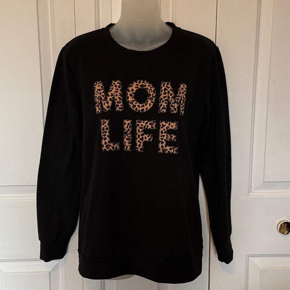 Mom Life cheetah embroidered print black crew neck sweatshirt sz Small GUC B77